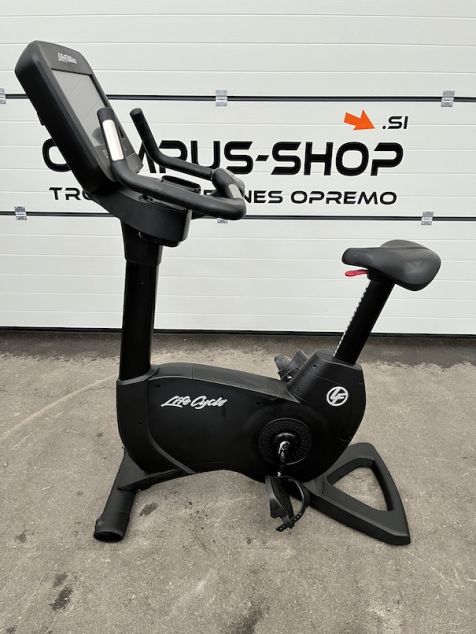 Life Fitness Elevation Series 95C Discover SE Upright Bike