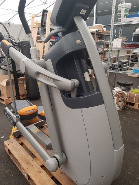 Precor AMT 100i Adaptive Motion Trainer Elliptical Cross Trainer