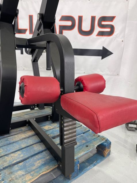 Technogym Pure Strength Lat Pulldown