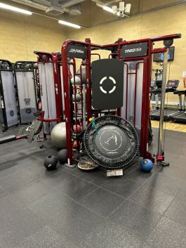 Life Fitness Synrgy + 4 Stack Station Red