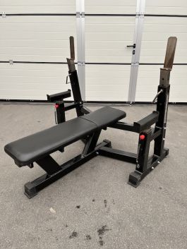Barbarian chest press bench