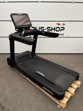 Life Fitness Integrity Discover SE3 HD Treadmill