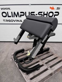 Technogym Pure Strength Scott Bench